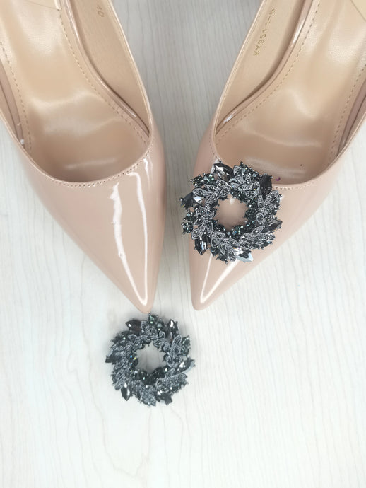 round black rhinestone