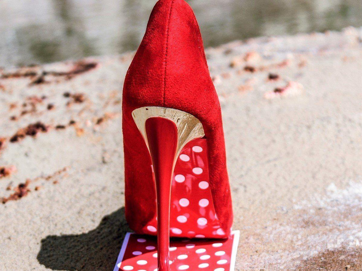 red polka dot under soles - Raw Strawberry